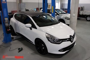 Renault Clio TCe Special Edition with Matte black roof vinyl wrap