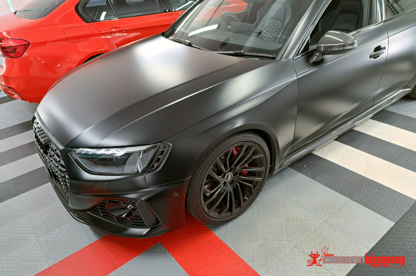 Audi RS4 Unwrapping