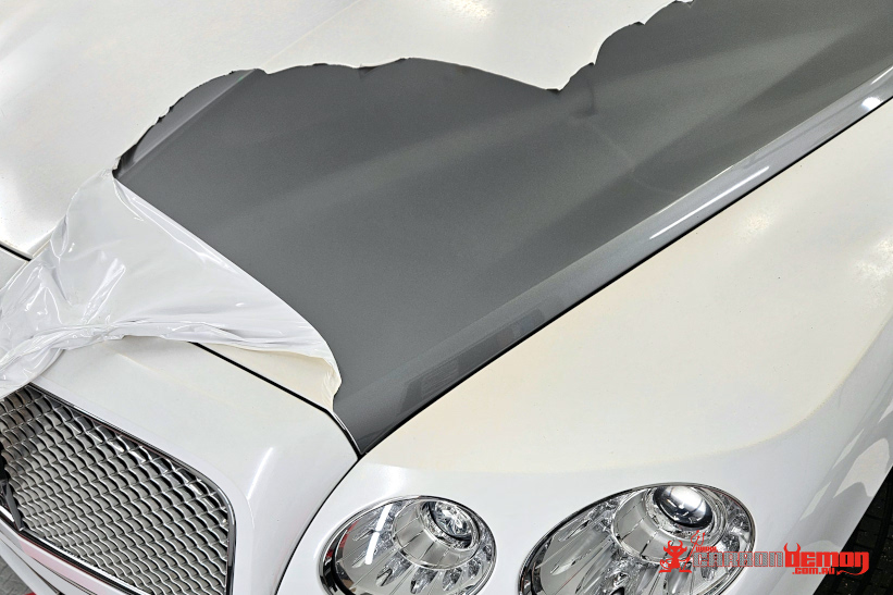 Bentley car vinyl wrap removal
